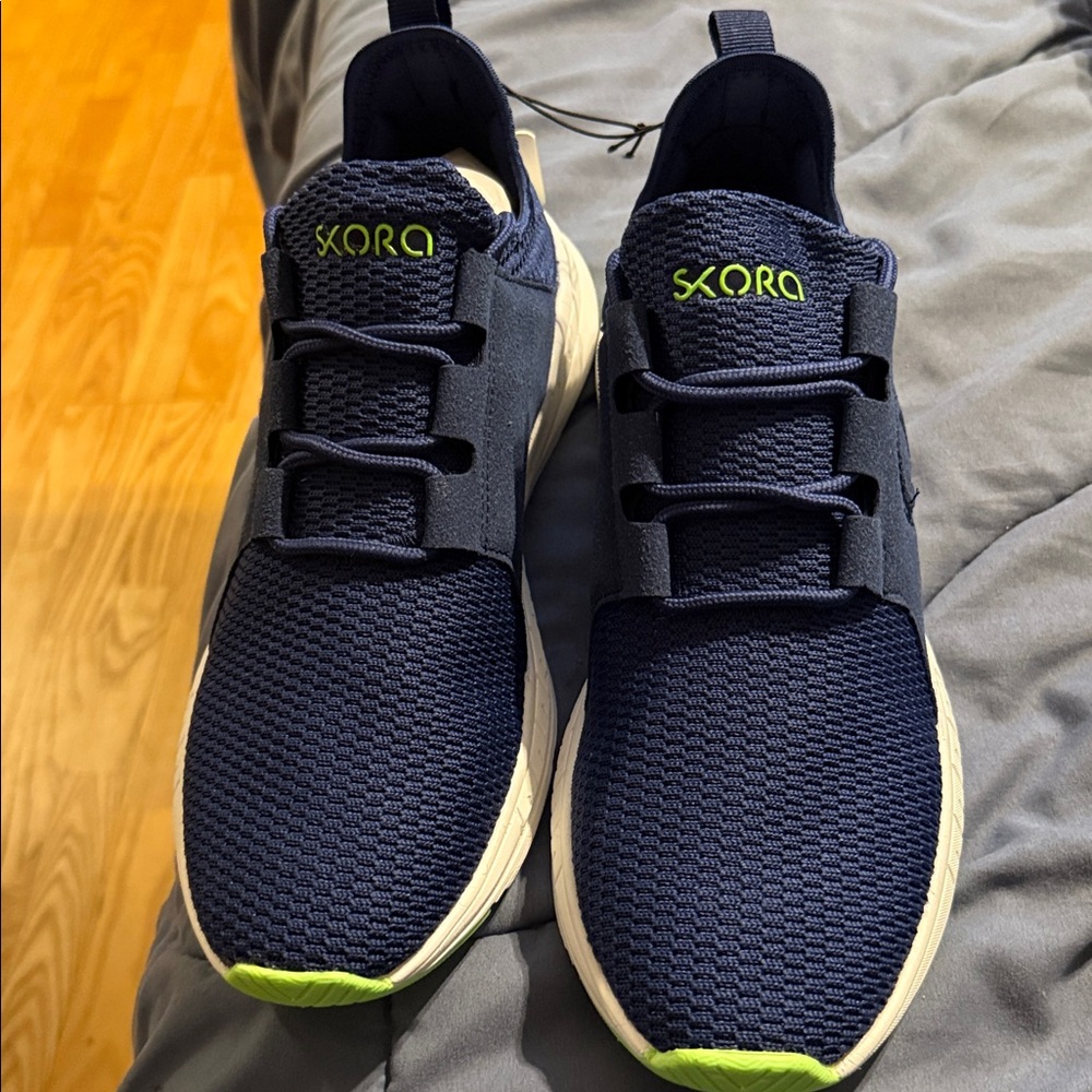 Skora Men's Navy Athletic Shoes